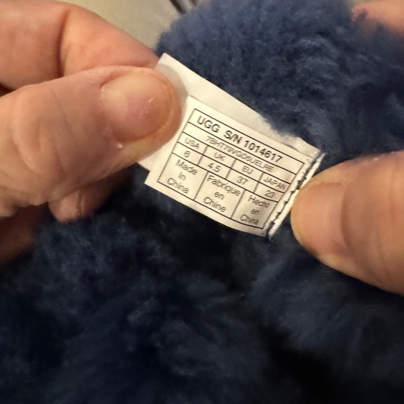 Worn once. Beautiful suede pattern on UGGs. Size 6. - Picture 6 of 6